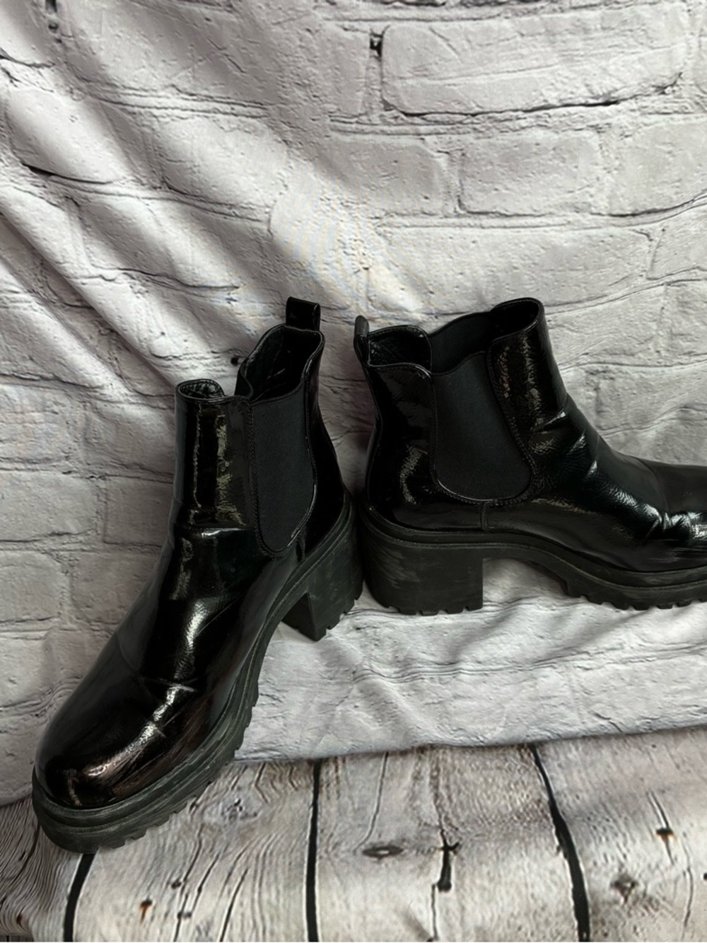 Diba Women’s Black Patent Chelsea Lug Sole Chunky Block Heel Pull On Boots 9.5 - Picture 9 of 14